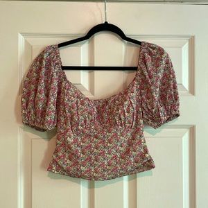 ASTR ditsy floral crop top with puffy sleeves